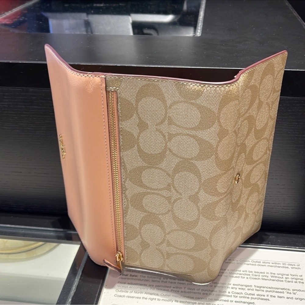 Coach Slim Trifold Wallet In Signature Canvas
IM/Light Khaki/Faded Blush - Picture 6 of 16